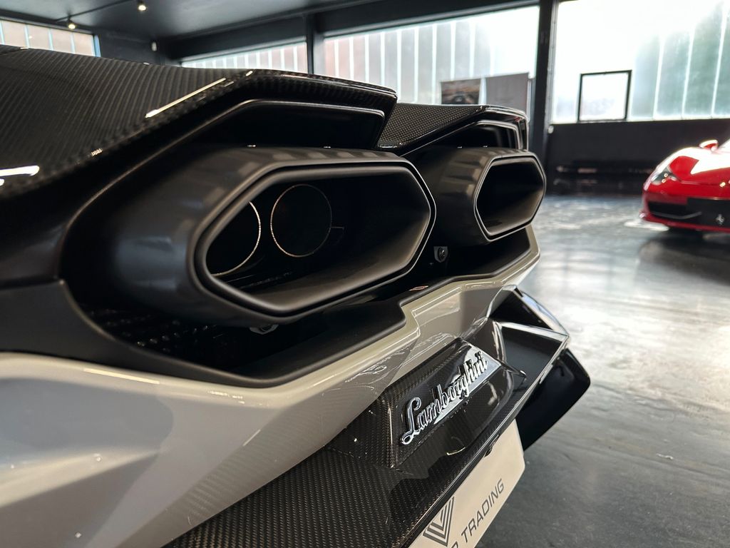 Lamborghini Revuelto