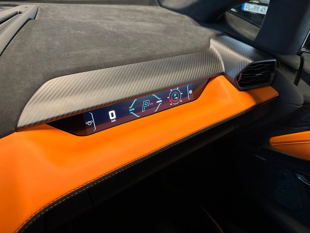 Lamborghini Revuelto