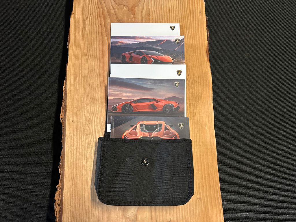 Lamborghini Revuelto