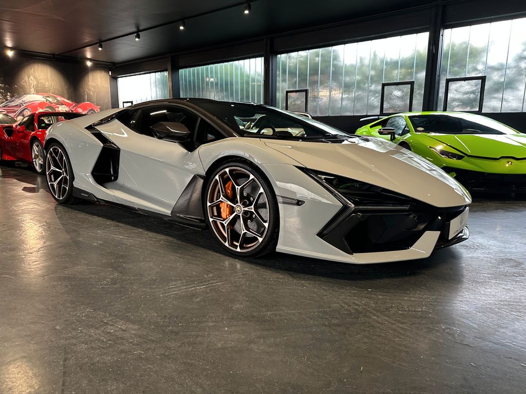 Lamborghini Revuelto