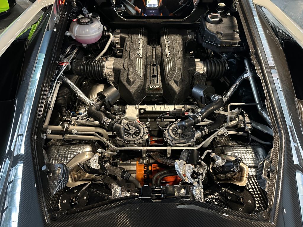 Lamborghini Revuelto