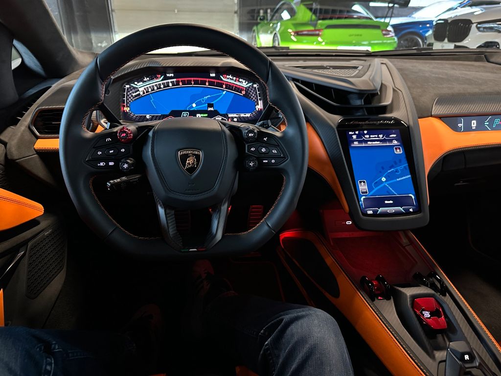 Lamborghini Revuelto