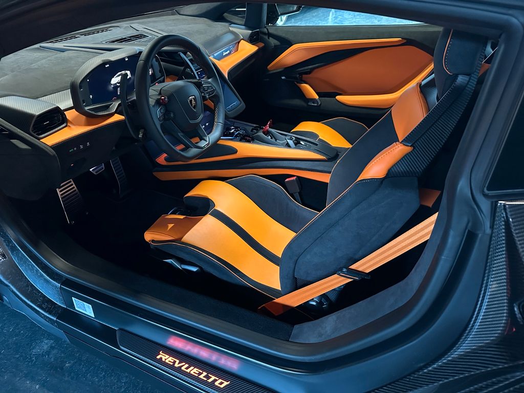 Lamborghini Revuelto