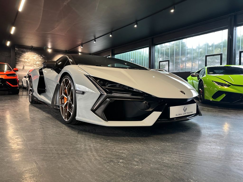 Lamborghini Revuelto