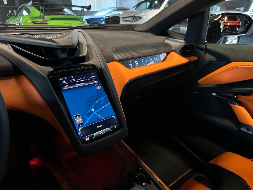 Lamborghini Revuelto