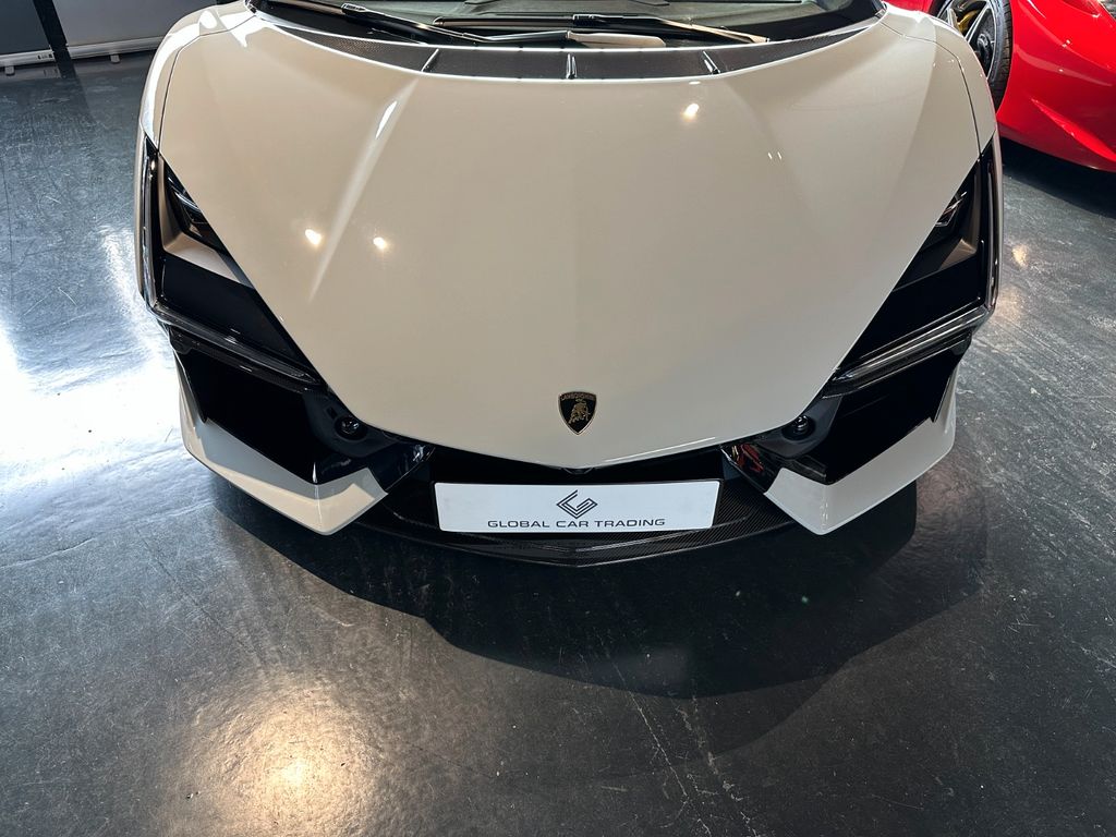 Lamborghini Revuelto