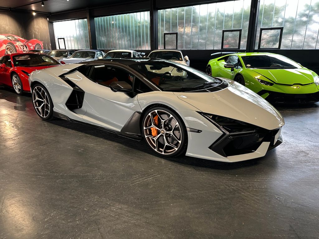 Lamborghini Revuelto