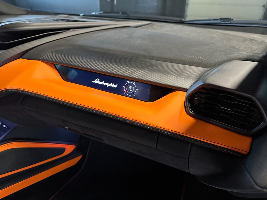 Lamborghini Revuelto