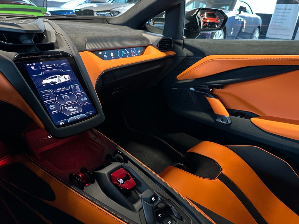 Lamborghini Revuelto