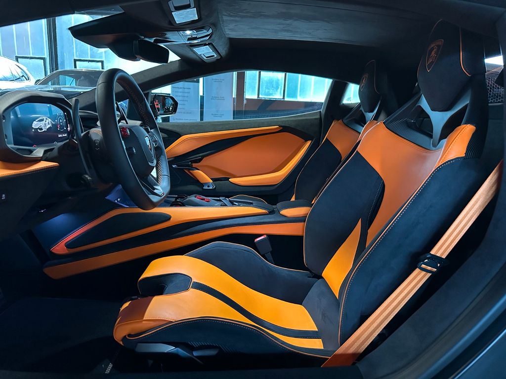 Lamborghini Revuelto