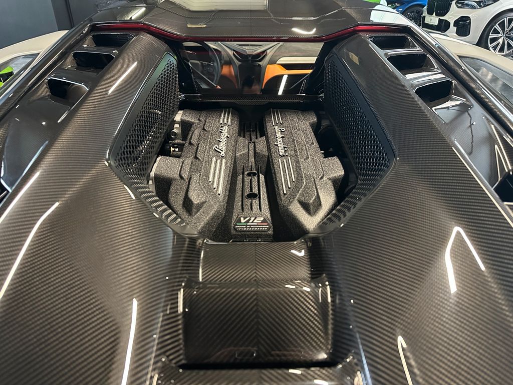 Lamborghini Revuelto