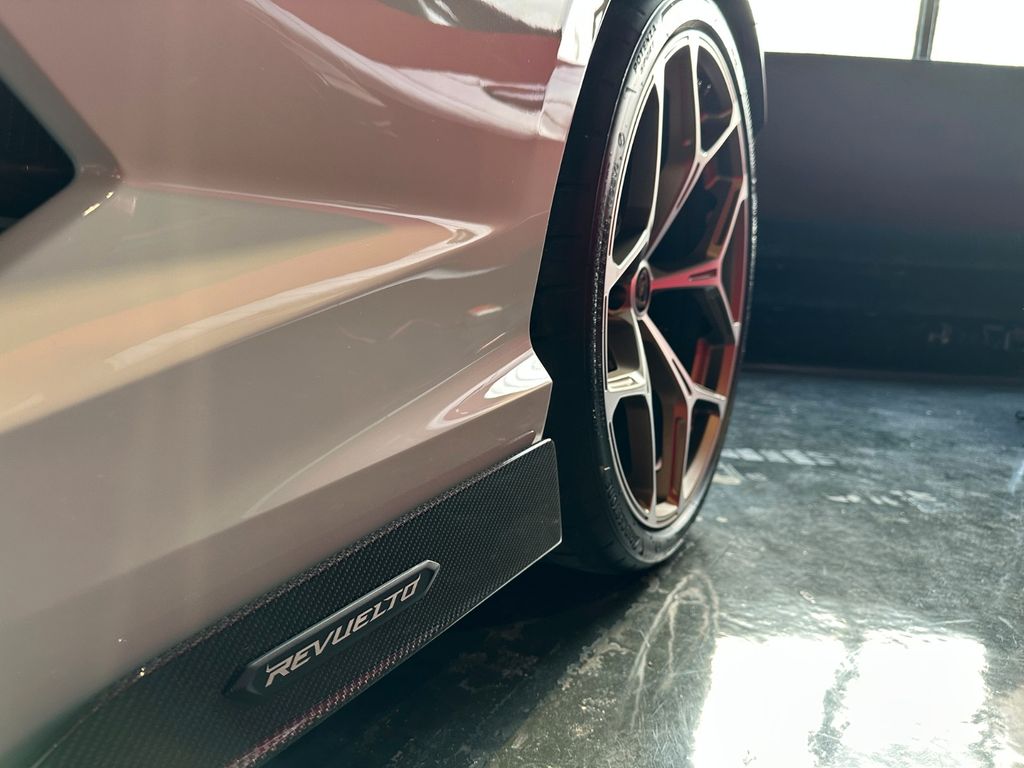 Lamborghini Revuelto