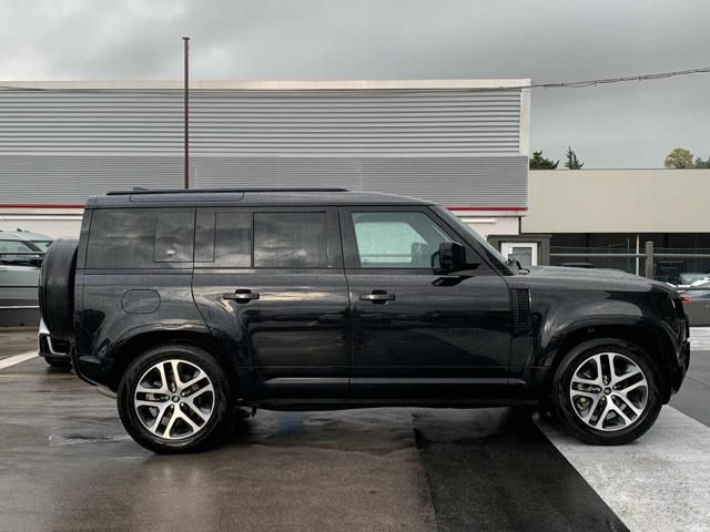 Land Rover Defender 2023