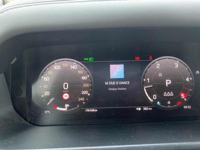 Land Rover Defender 2023