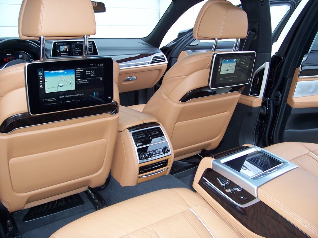 BMW 745 2021