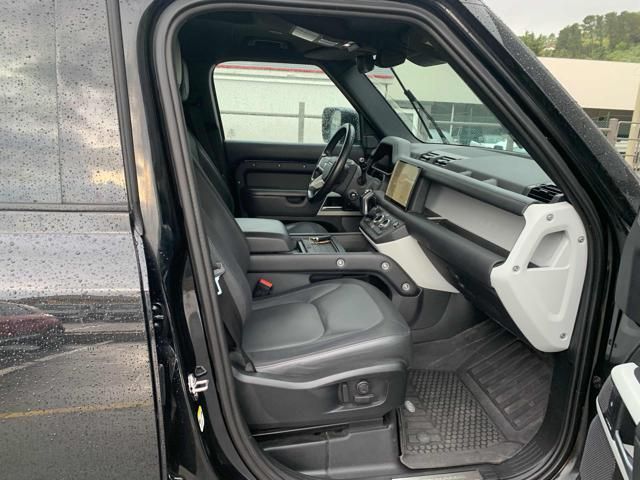 Land Rover Defender 2023