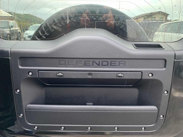 Land Rover Defender 2023