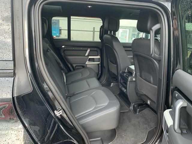 Land Rover Defender 2023