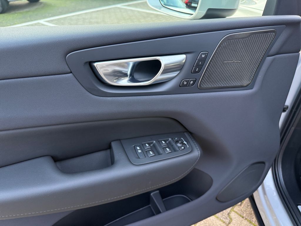 Volvo XC60 2025
