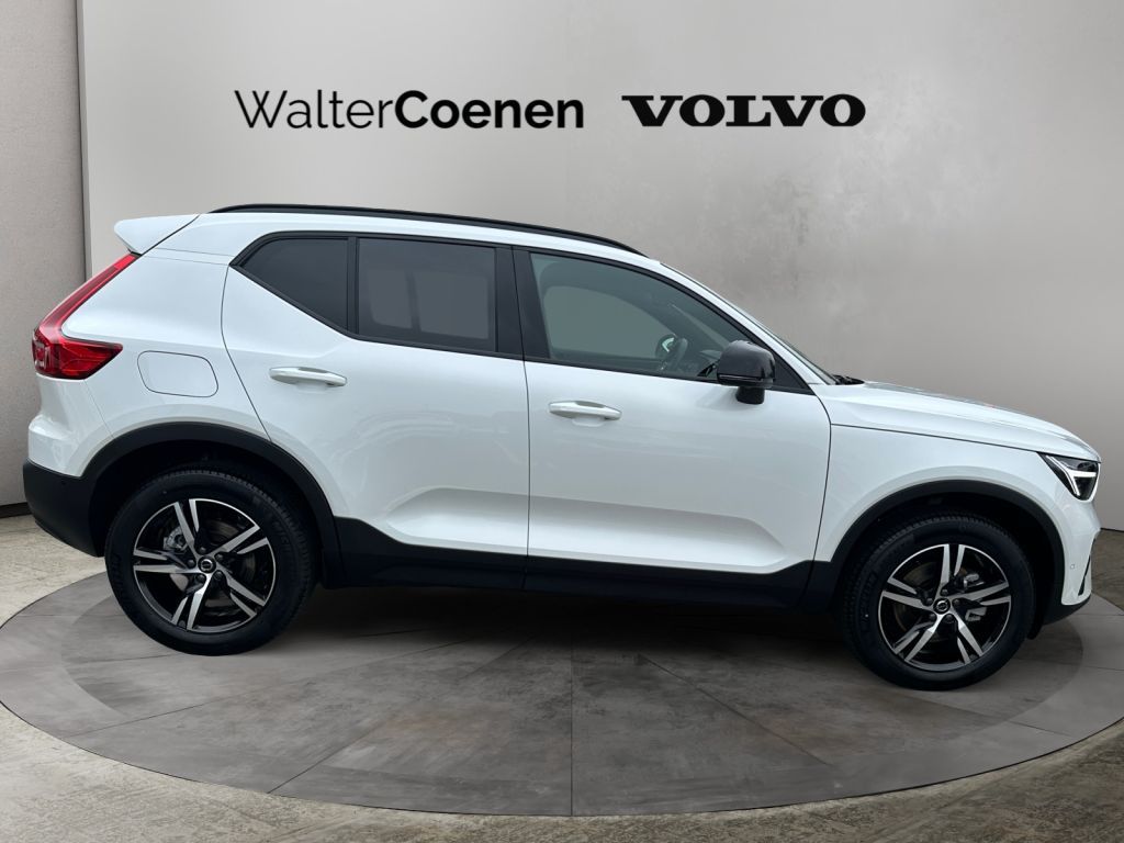 Volvo XC40 2025