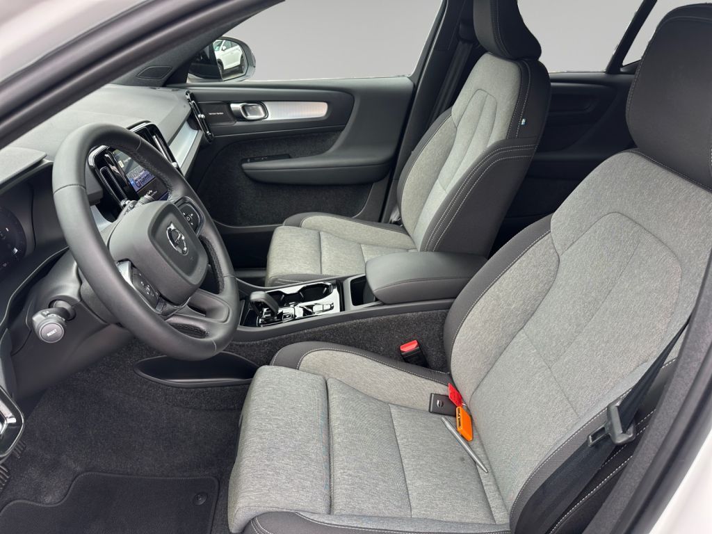 Volvo XC40 2025