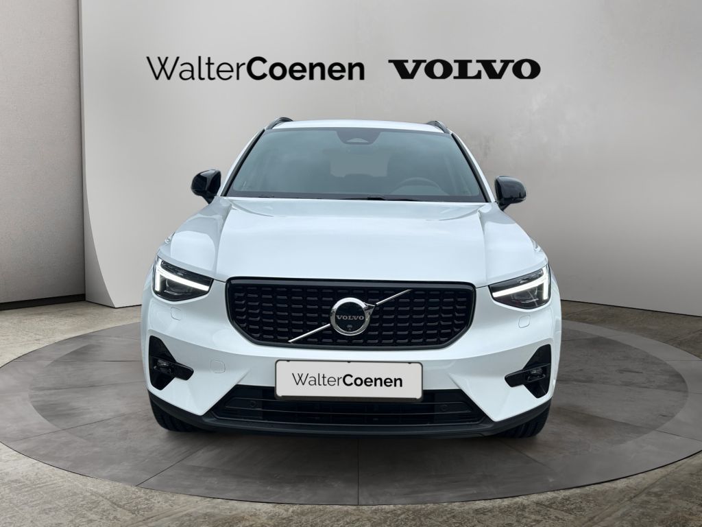 Volvo XC40 2025