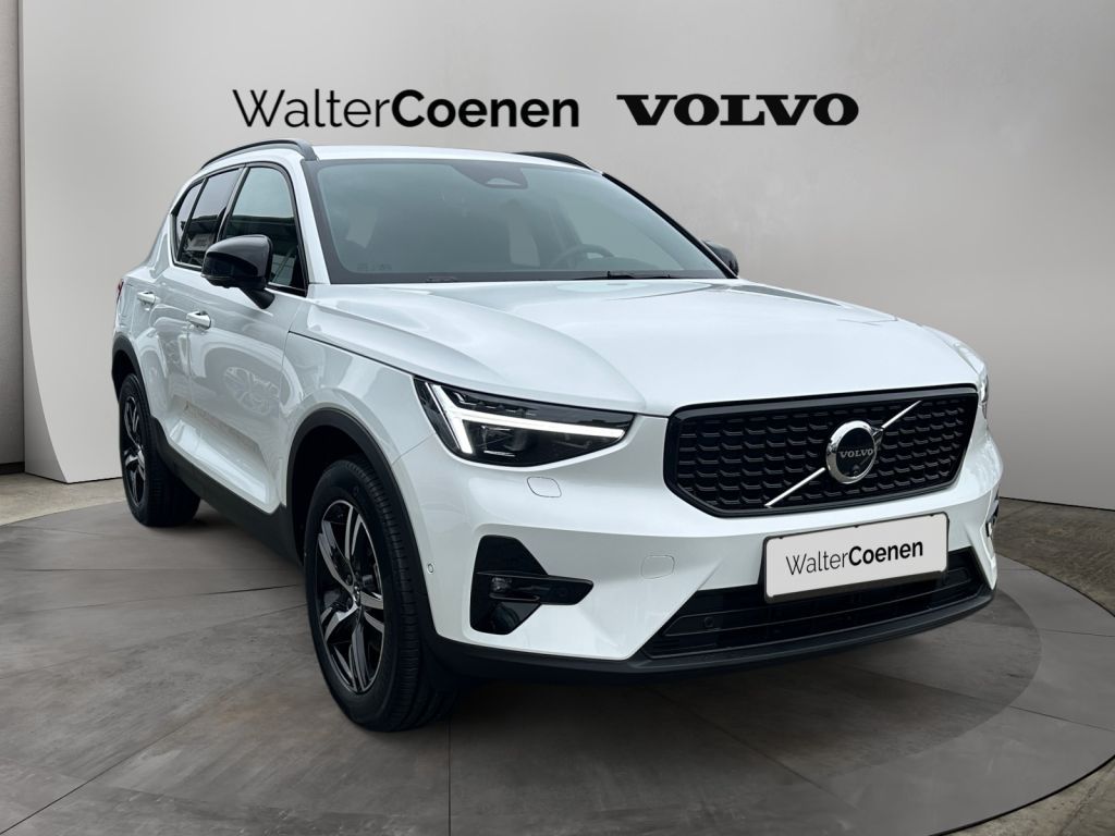 Volvo XC40 2025