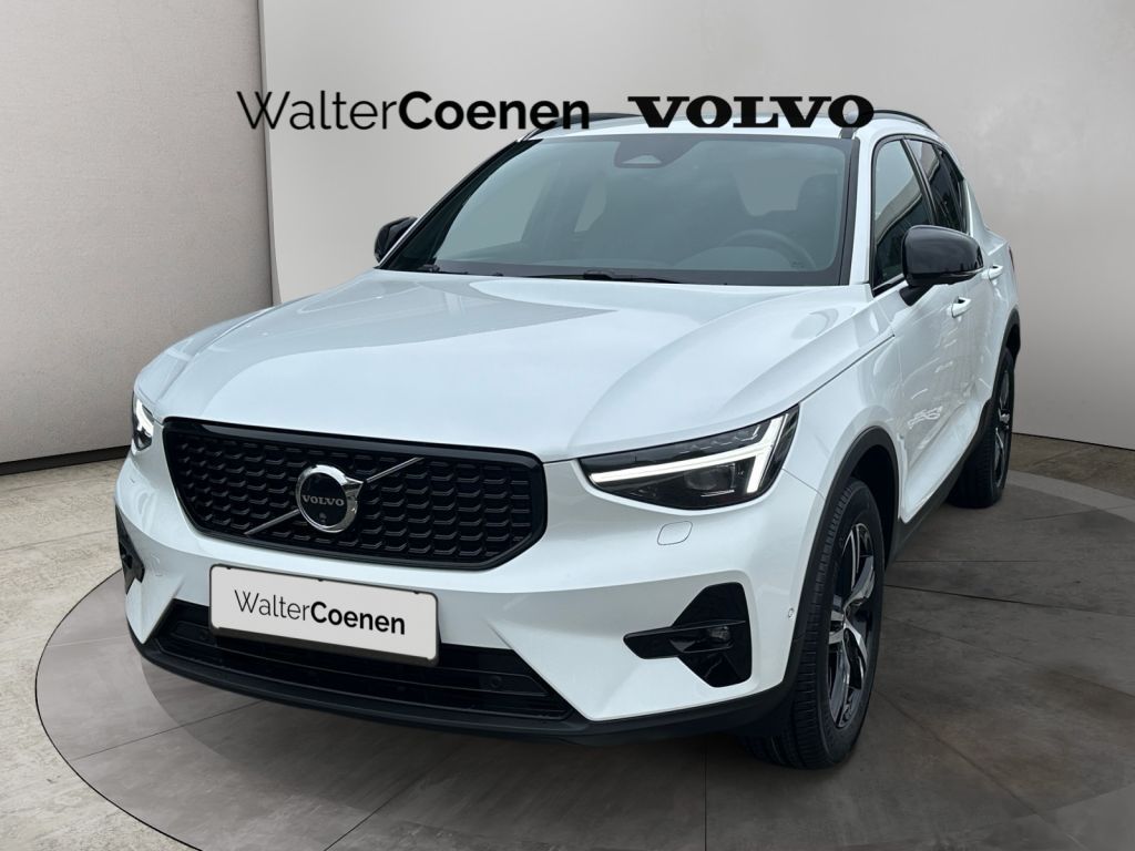 Volvo XC40 2025