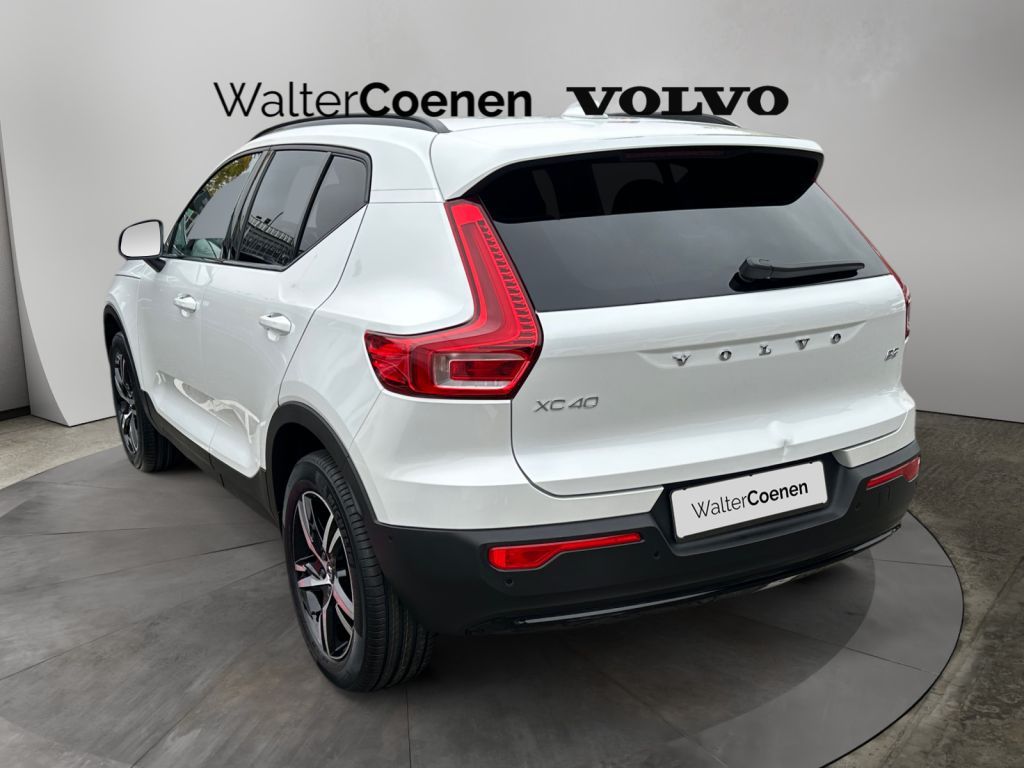 Volvo XC40 2025