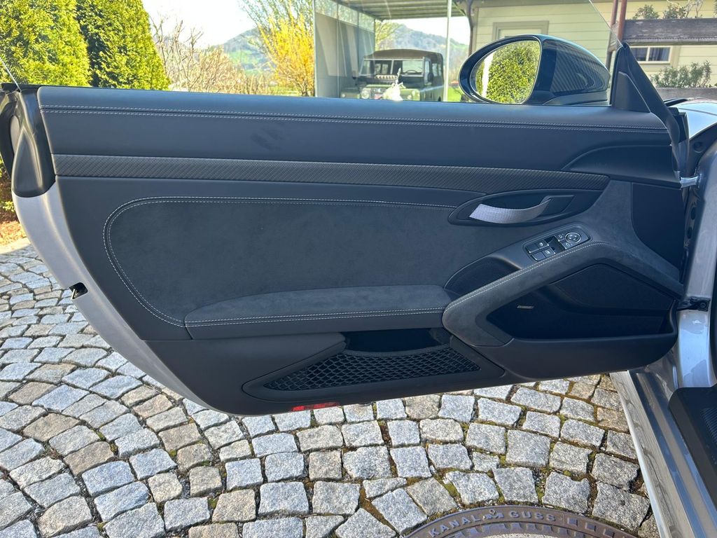 Porsche Cayman 2024