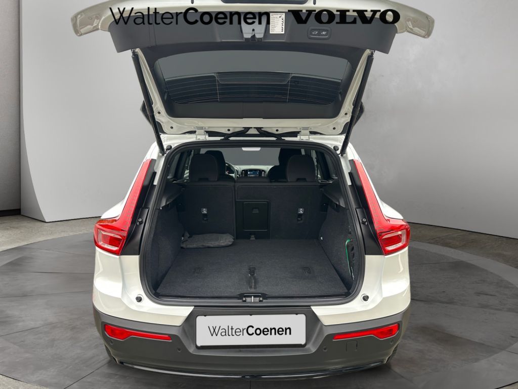 Volvo XC40 2025