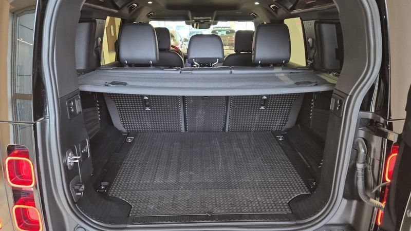 Land Rover Defender 2023