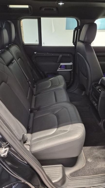 Land Rover Defender 2023