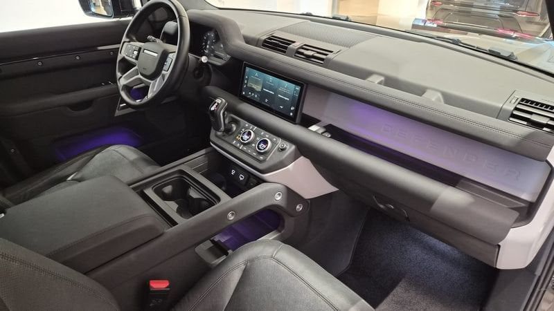 Land Rover Defender 2023