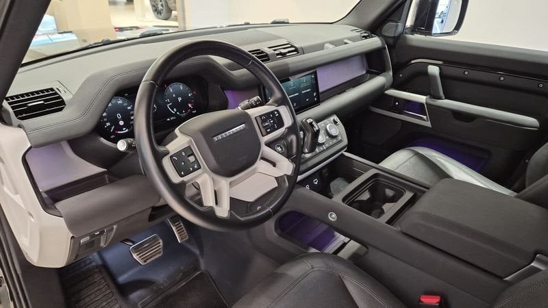 Land Rover Defender 2023