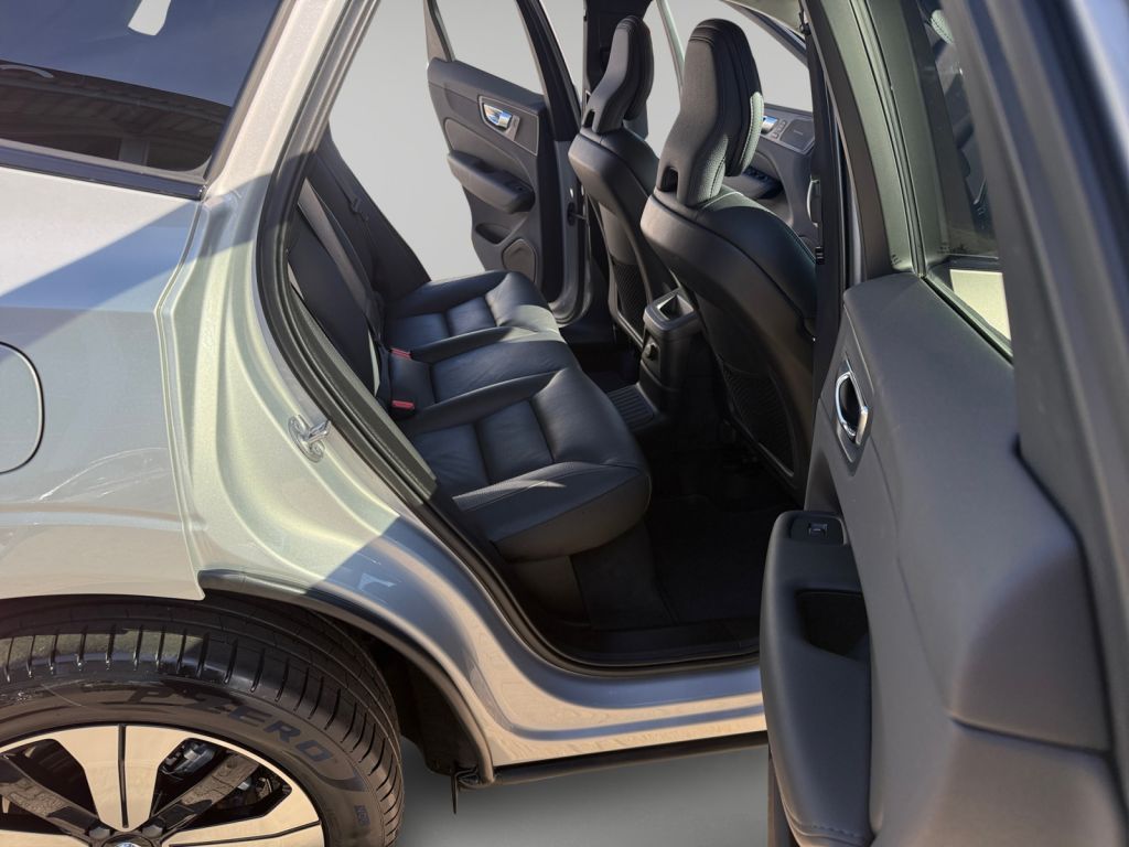 Volvo XC60 2025