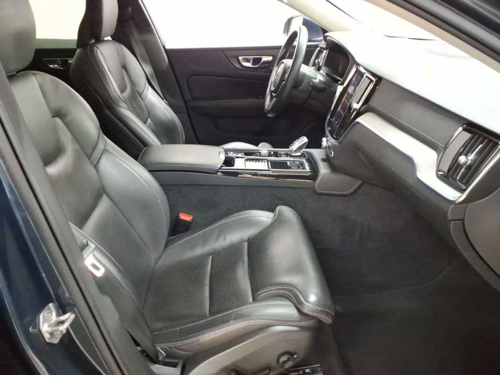 Volvo V60 2021