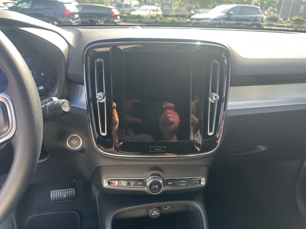 Volvo XC40 2025