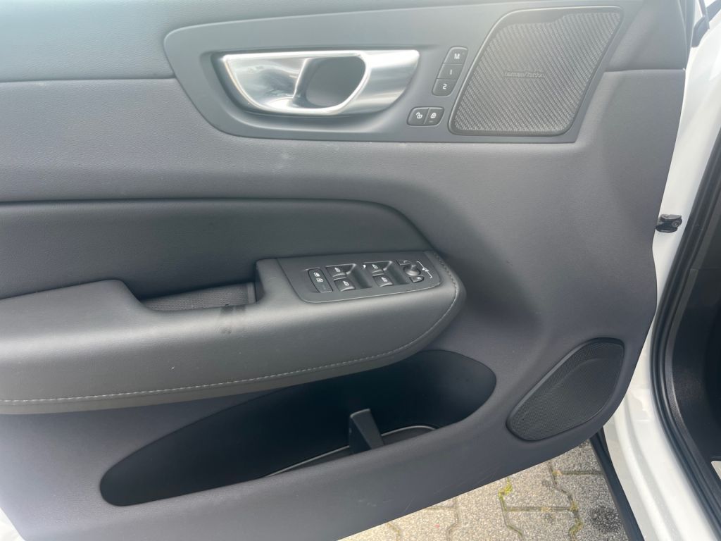 Volvo XC60 2025