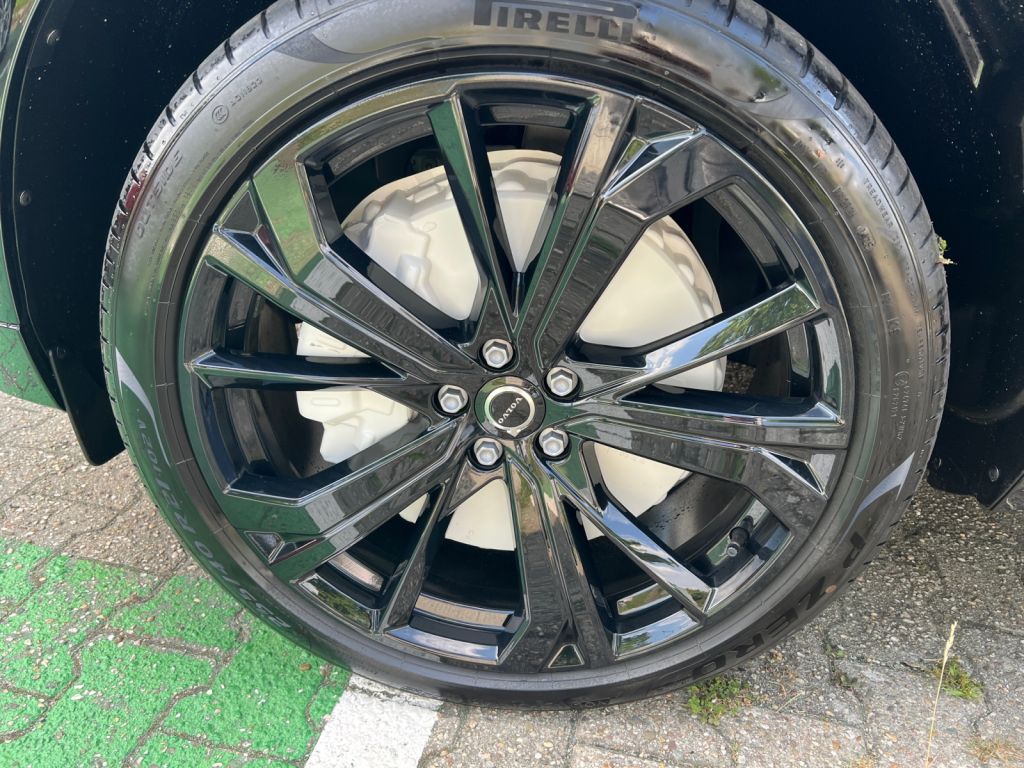Volvo XC60 2025