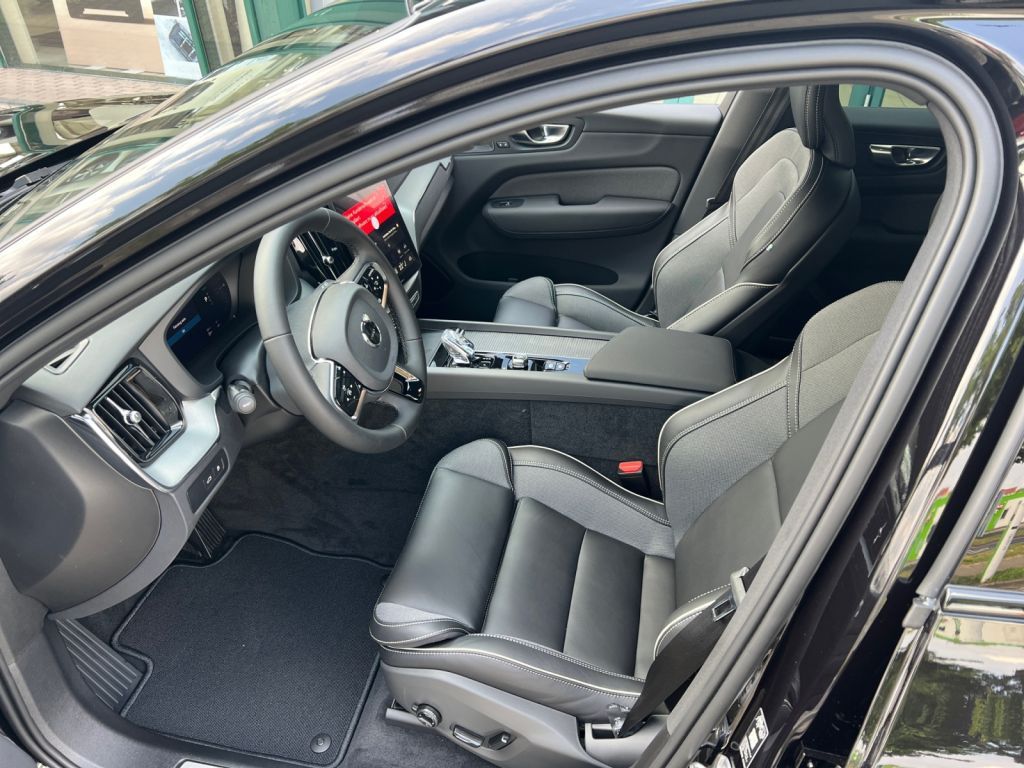 Volvo XC60 2025