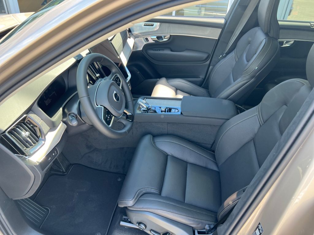 Volvo XC90 2025