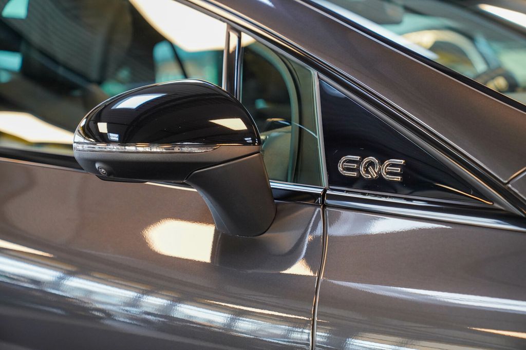Mercedes-Benz EQE 2025