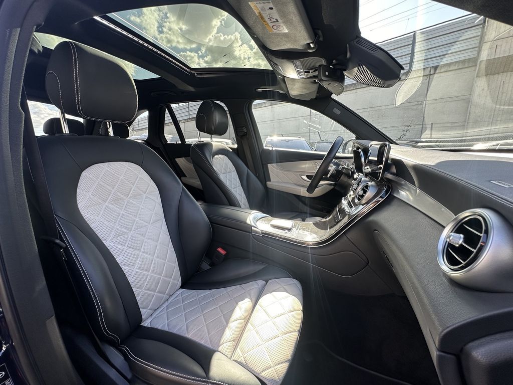 Mercedes-Benz GLC 300 2021