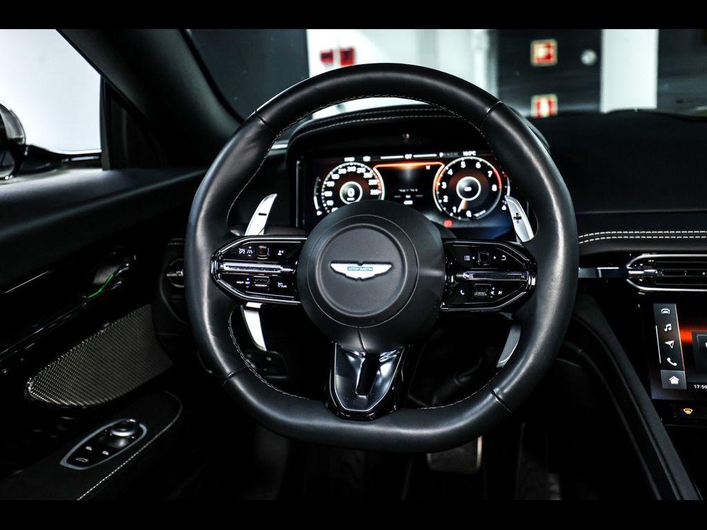 Aston Martin DB12 2024