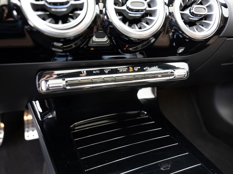 Mercedes-Benz CLA 220 2025