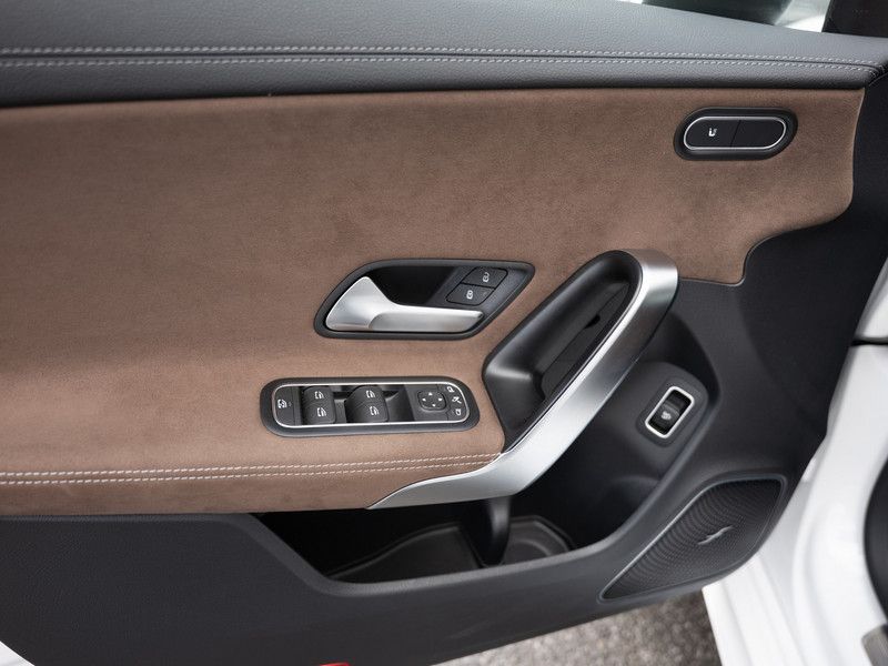 Mercedes-Benz CLA 220 2025