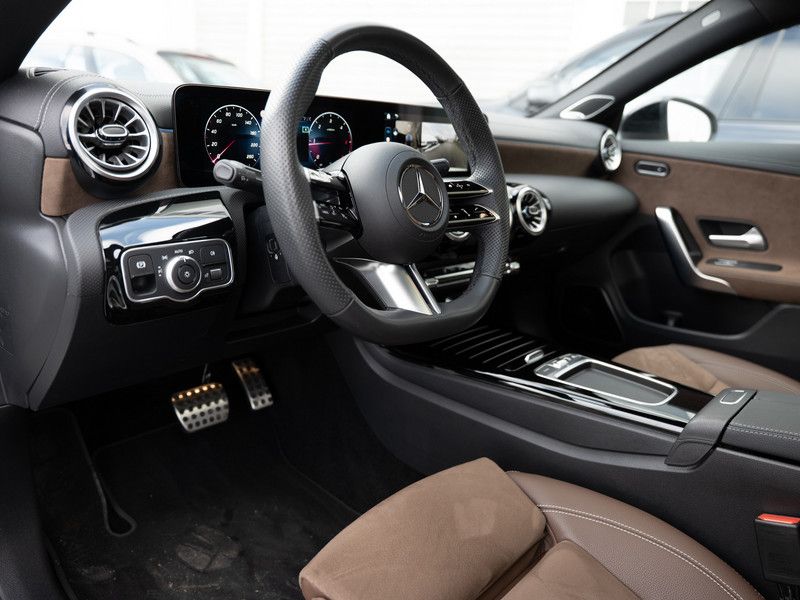 Mercedes-Benz CLA 220 2025