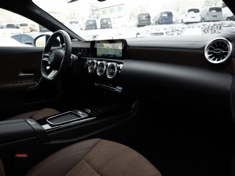 Mercedes-Benz CLA 220 2025