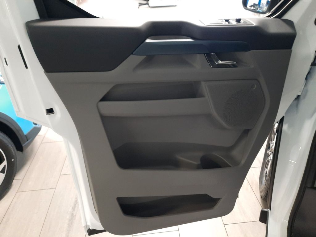 Ford Tourneo Custom 2025